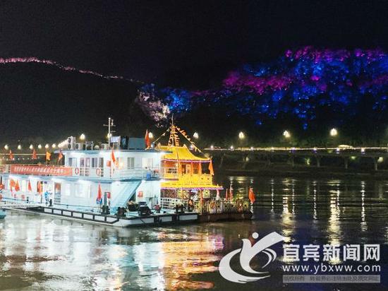 宜宾三江游船成热门“打卡地” 吸引上千游客体验