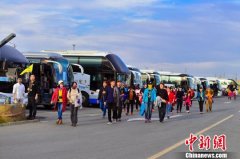 新疆克拉玛依市乌尔禾区旅游业呈井喷