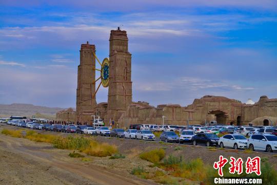 新疆克拉玛依市乌尔禾区旅游业呈井喷式增长（图）