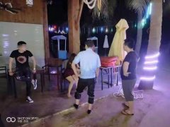 妙龄女子感情受挫饮下大量酒精后 企图