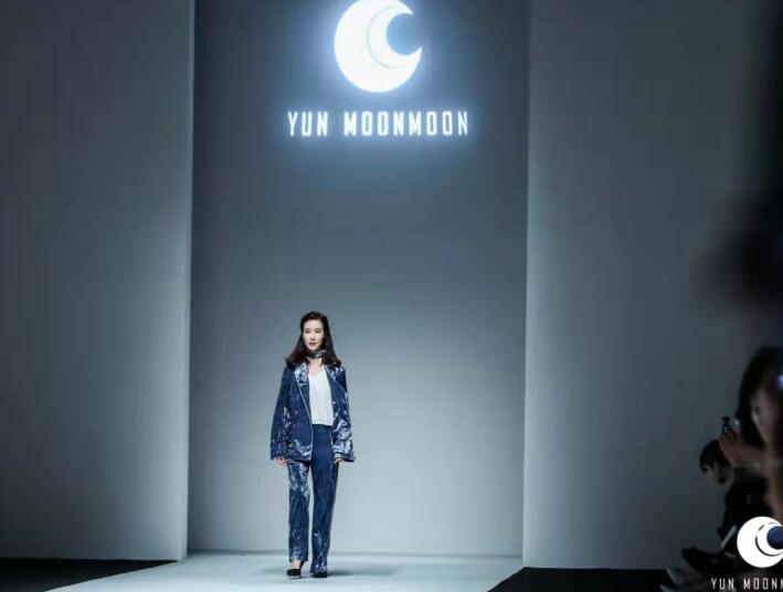 YUNMOONMOON上海时装周征服时尚圈 艺人宋文熙展示高级美