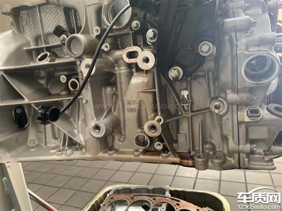 北京奔驰GLA发动机行驶过程中爆缸