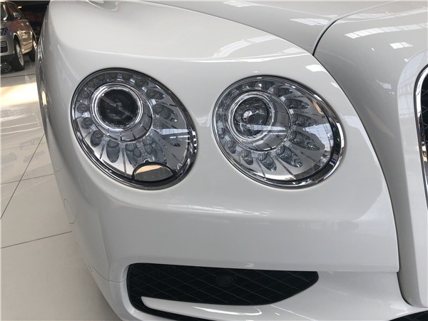 2019款宾利飞驰V8S 造型新增动感元素更时尚