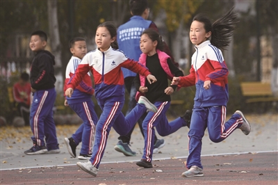 “阳光体育”让孩子们健康成长