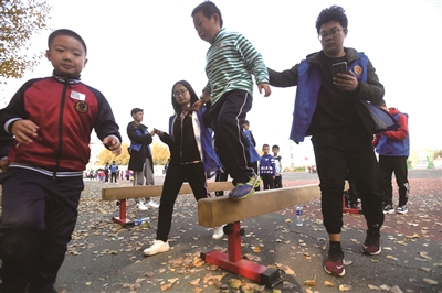 “阳光体育”让孩子们健康成长