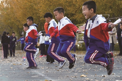 “阳光体育”让孩子们健康成长