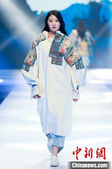 2019中国麻纺时尚发布秀精彩纷呈。供图