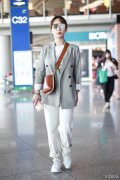 饭圈最成功追星男孩,将自己追成「演