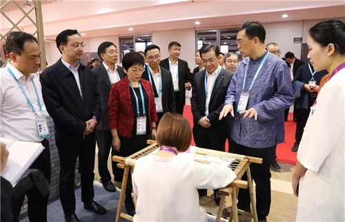 浙里台绣亮相第二届中国国际进口博览会