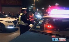 执法有温度 交警深夜自费打的送违法司机和家
