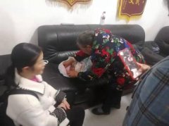 雷波县发现一名疑似女弃婴 发现时已被冻得发