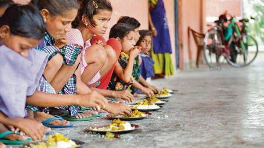 印度50名学生午餐后恶心呕吐 食物中发现死蜥蜴