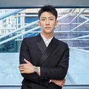 配饰翻身唱主角 男星的冬季Look帅炸了!