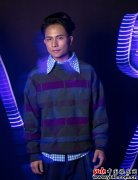 欢子最新写真曝光 初冬毛衣演绎时尚穿