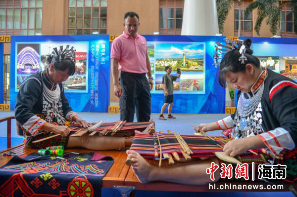 海南美食特产暨侨乡民俗风情街和图片展开街