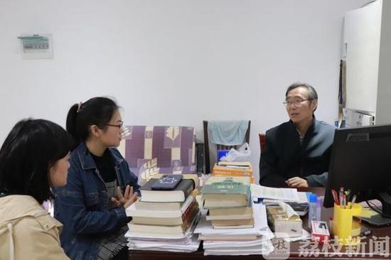 扬大“布衣教授”7年手写近200页考研秘笈受追捧