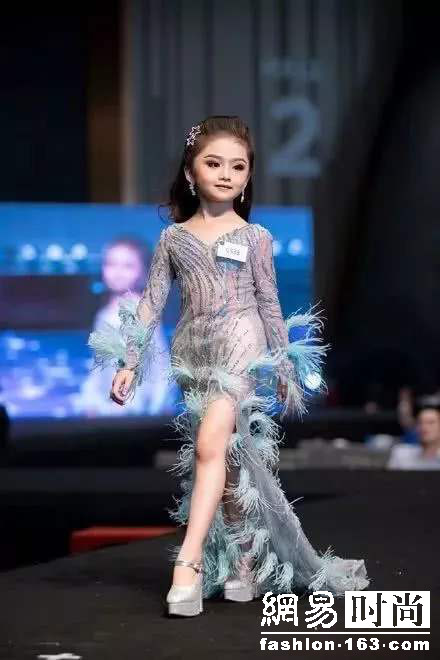 6岁泰国女童获选美冠军 穿高跟鞋走T台POSE专业