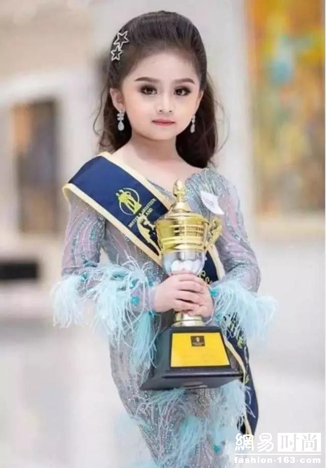 6岁泰国女童获选美冠军 穿高跟鞋走T台POSE专业
