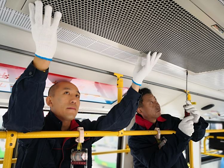 青岛25条公交线清洁空调 打造健康暖冬车厢