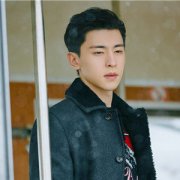 张佳宁时尚大片气质百变 风格反转展不