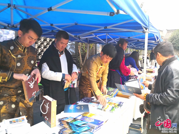 “香格里拉精品线路冬季旅游产品推介会”走进成都