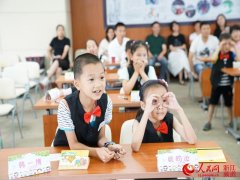 杭州:黑白演绎百年时尚