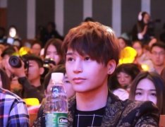 陈奕天当评委兼职表演嘉宾现场教学说