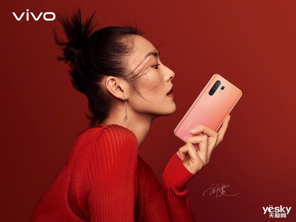 vivo X30发现更多美 国际超模刘雯倾情代言 时尚感爆棚