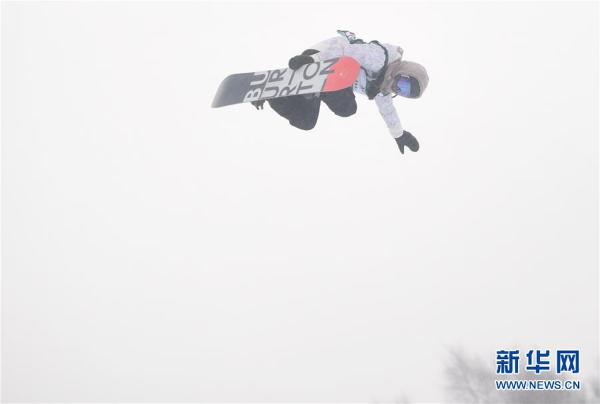 （体育）（3）单板滑雪——U型场地世界杯崇礼站：中国选手包揽女子冠亚军