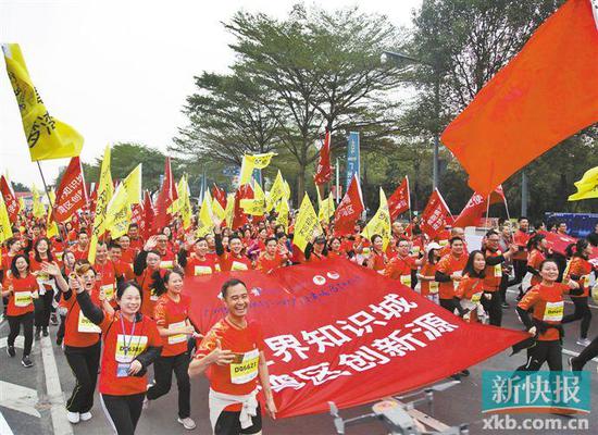 黄埔马拉松现最帅“警察护跑团” 打造黄马最安全赛道