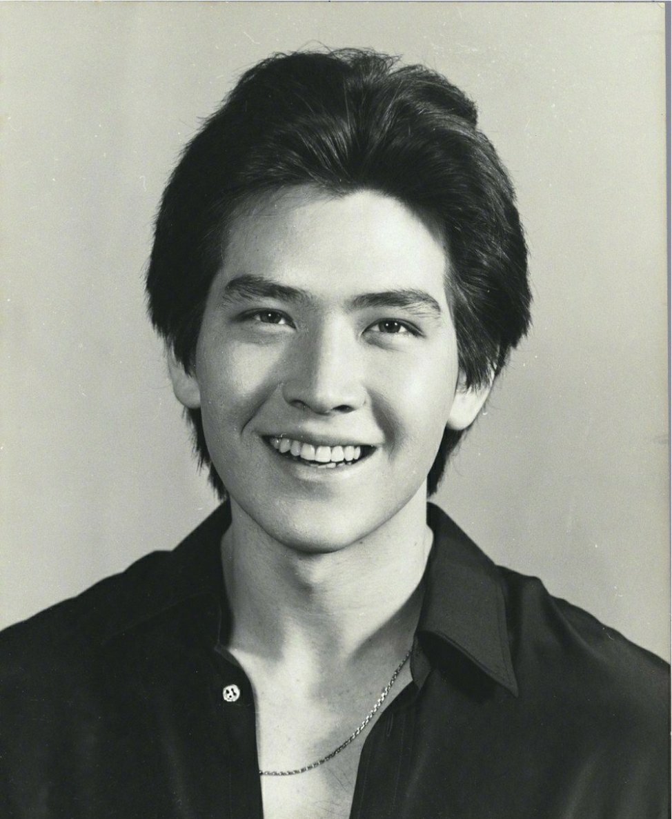 “妈妈届男神”59岁费翔复出 昔日造型至今仍时髦