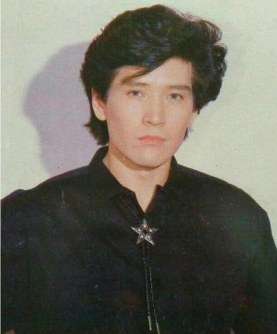 “妈妈届男神”59岁费翔复出 昔日造型至今仍时髦
