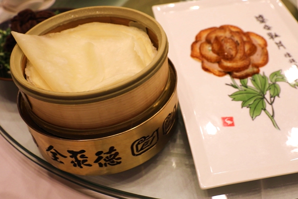 韩国欧尼打卡北京特色美食，探秘“北京烤鸭”美味诞生记！