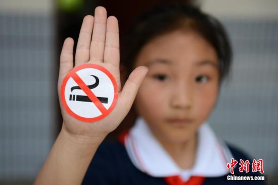 资料图：小学生宣传禁止吸烟 王思哲 摄