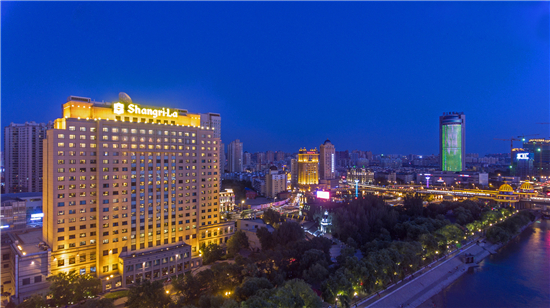 哈尔滨两家香格里拉大酒店携手推出“炫酷冰城