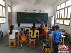 重庆“轮椅教师”余国安的新年心愿: