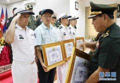 中国军医专家组获柬埔寨“和平骑士勋