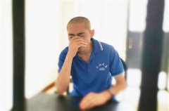男子揣着患癌父亲CT片吸毒 被抓后痛哭:爸爸对
