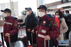 甘肃首批医疗救治队驰援湖北