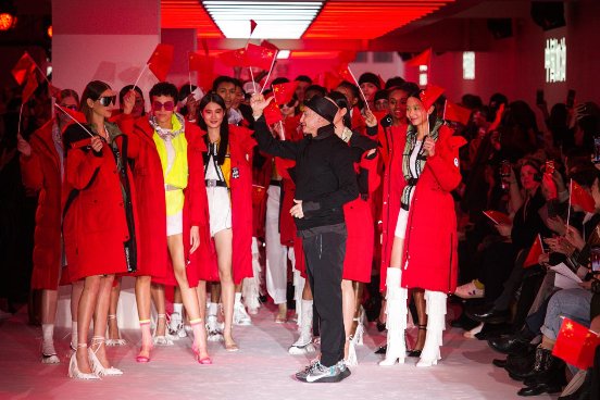 中国时尚为中国加油：波司登三亿捐赠后，惊艳