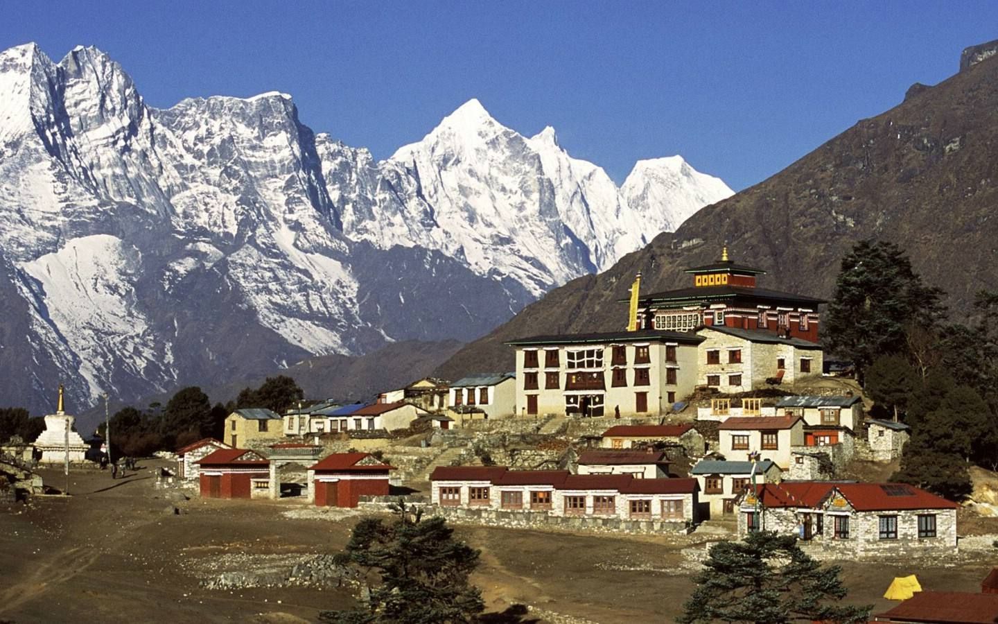 尼泊尔暂停所有旅游签证，春季登山季取消
