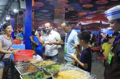 儋州旅游美食博览会人气爆棚游客乐享美食