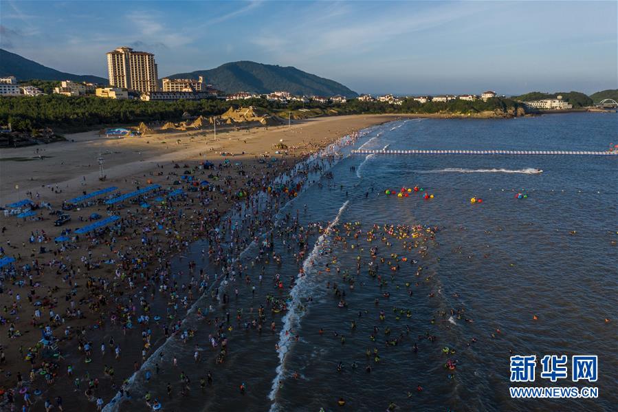 （社会）（1）夏日“沙滩夜经济”打造舟山旅游特色品牌