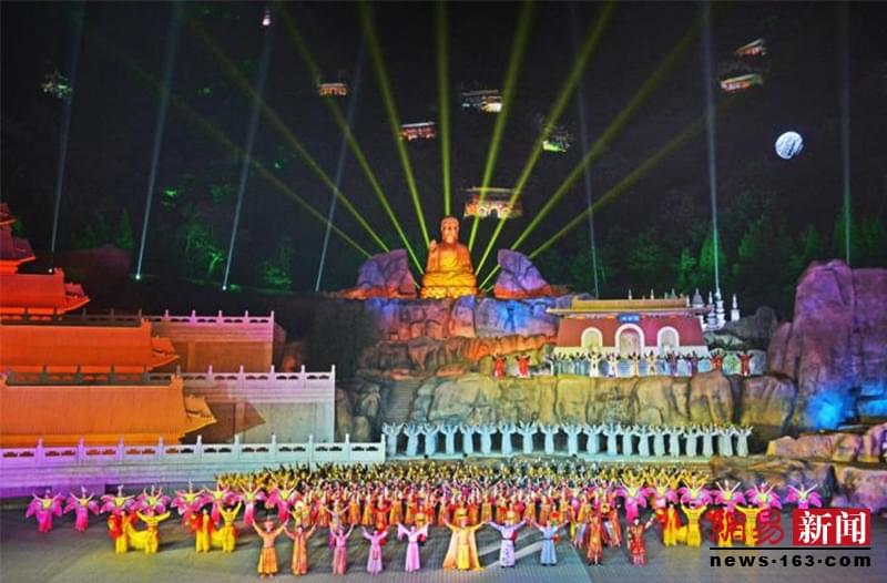 “京东第一山”美景醉游人 保定市民可免费游览