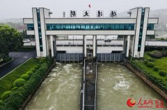<strong>浙江横店“道具房”带火影视游白天是片场晚</strong>