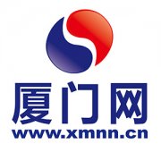 菜里爬出虫吓坏顾客 店长道歉并免单