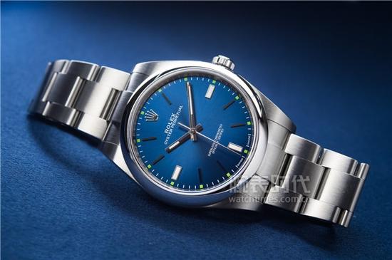 劳力士蚝式恒动系列114300灰盘/蓝盘腕表，售价45,900元人民币
