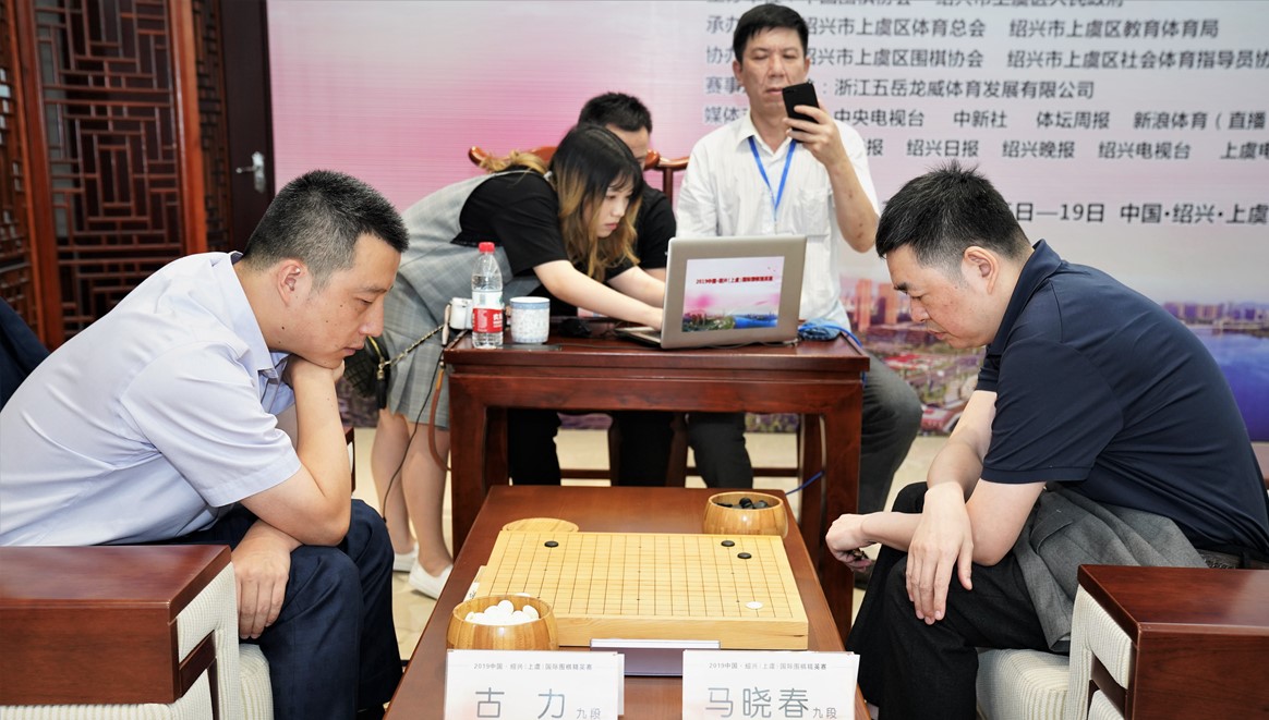 国内组决赛,两位曾经的中国围棋领军人物马晓春与古力的较量,执黑的